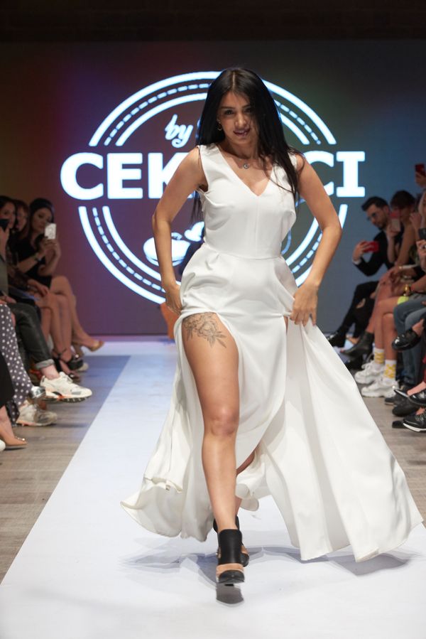 В Баку стартовала Azerbaijan Fashion Week В Баку стартовала Azerbaijan Fashion Week - Sputnik Азербайджан