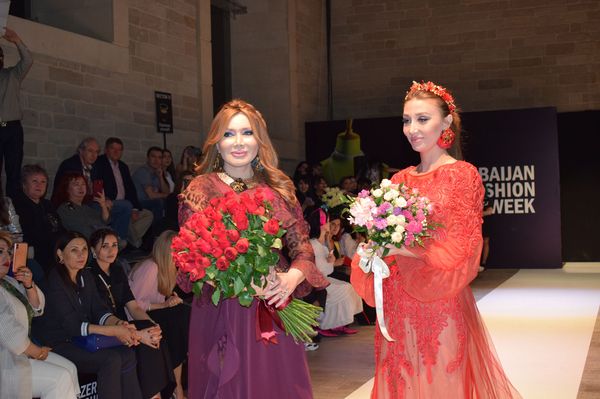 Второй день Azerbaijan Fashion Week: индивидуальность и элегантность   - Sputnik Азербайджан