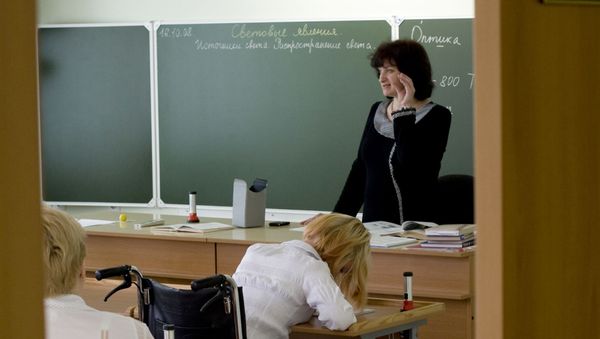 Урок в специальной (коррекционной) образовательной школе-интернате - Sputnik Азербайджан