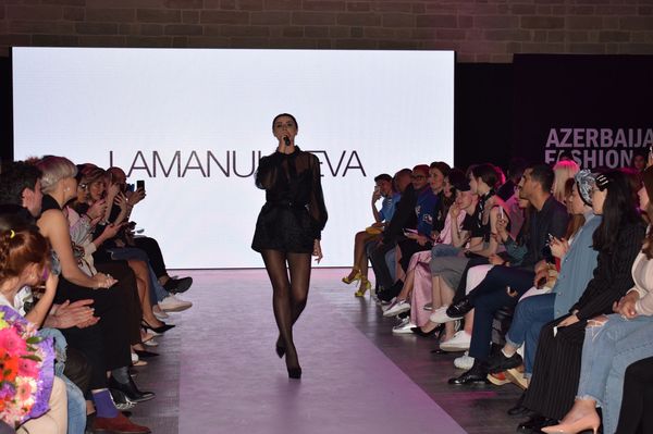 Казахстанская певица зажгла на закрытии Azerbaijan Fashion Week - Sputnik Азербайджан