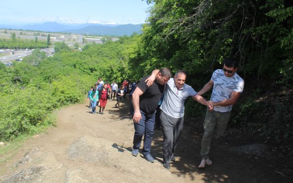 В храме Кюрмюк в селе Амбарчай отмечается традиционный праздник Кюрмюкоба - Sputnik Азербайджан