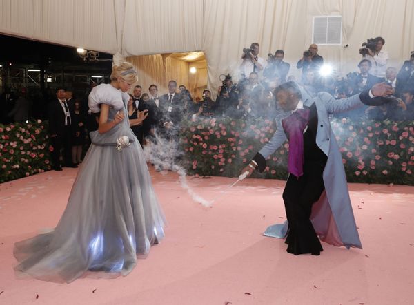 Актриса Зендая и телезвезда Law Roach на Met Gala 2019 в Нью-Йорке  - Sputnik Азербайджан