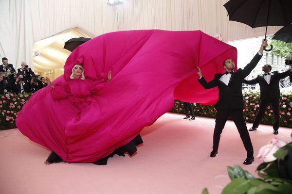 Певица и актриса Леди Гага на Met Gala 2019 в Нью-Йорке  - Sputnik Азербайджан