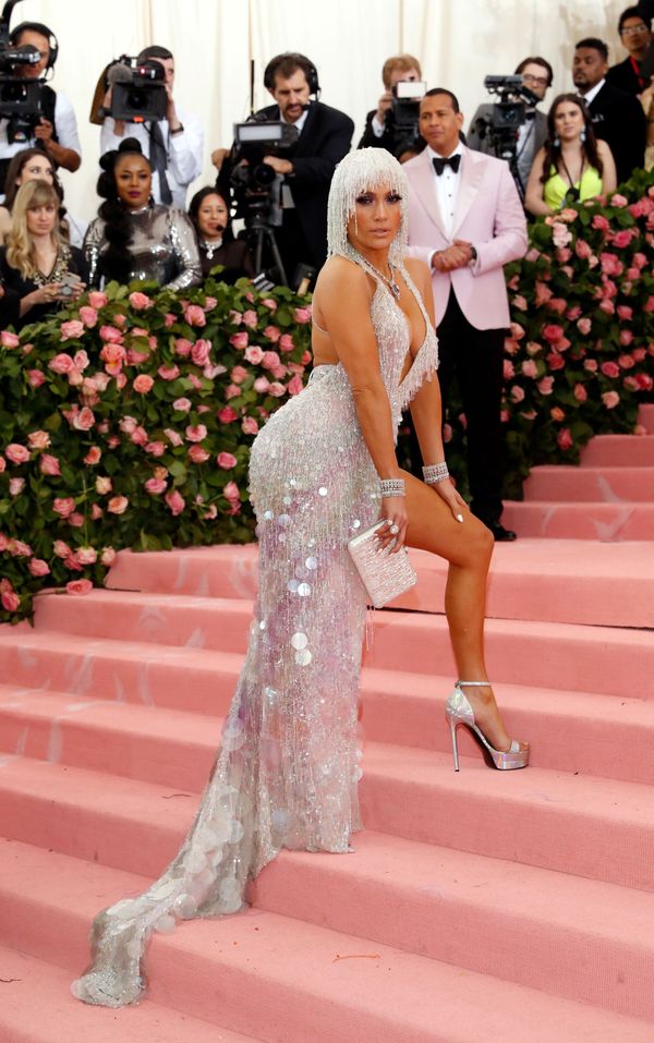 Певица и актриса Дженнифер Лопес на Met Gala 2019 в Нью-Йорке - Sputnik Азербайджан