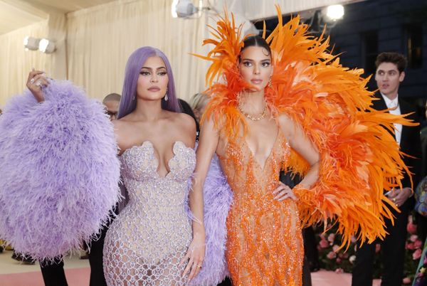 Кайли и Кендалл Дженнер на Met Gala 2019 в Нью-Йорке - Sputnik Азербайджан