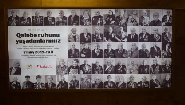 В переходах станции метро Гянджлик открылась фотовыставка, посвященная 9 мая - Дню победы над фашизмом - Sputnik Азербайджан