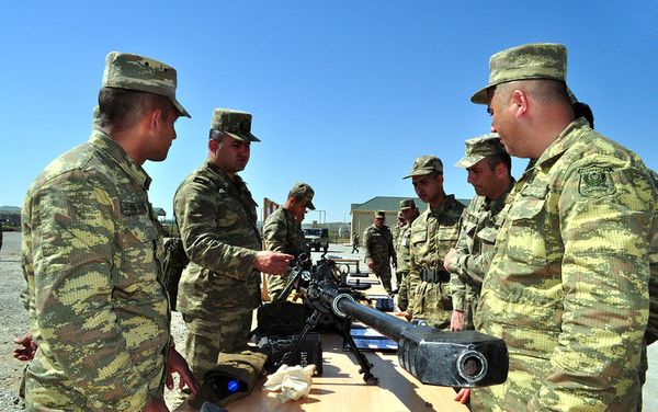 Вооружение и военная техника переводятся на летний режим эксплуатации - Sputnik Азербайджан