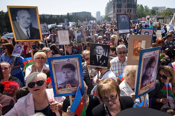 Акция Бессмертный полк по случаю 74 годовщины Дня Победы в Баку - Sputnik Азербайджан