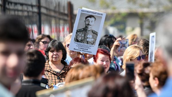 Акция Бессмертный полк по случаю 74 годовщины Дня Победы в Баку - Sputnik Азербайджан