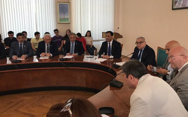 Круглый стол на тему Азербайджано-Казахстанские отношения и развитие региональной интеграции - Sputnik Азербайджан