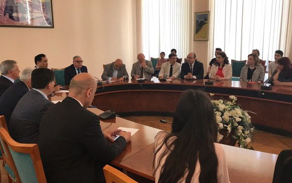 Круглый стол на тему Азербайджано-Казахстанские отношения и развитие региональной интеграции - Sputnik Азербайджан