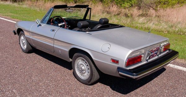 За любые деньги: на продажу выставлен автомобиль Мохаммеда Али - Sputnik Азербайджан
