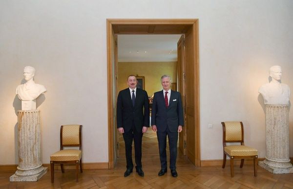 Президент Алиев встретился в Брюсселе с Королем Бельгии Президент Алиев встретился в Брюсселе с Королем Бельгии - Sputnik Азербайджан