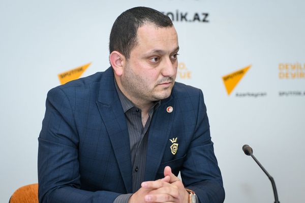 Ответственный сотрудник Общества Красного полумесяца Азербайджана Халид Халилов - Sputnik Азербайджан