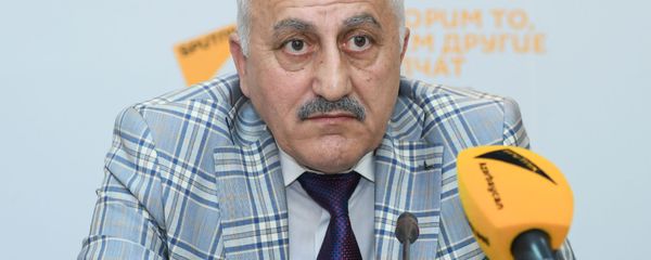 Советник ректора Бакинского государственного университета по международным связям, профессор Чингиз Исмаилов - Sputnik Азербайджан