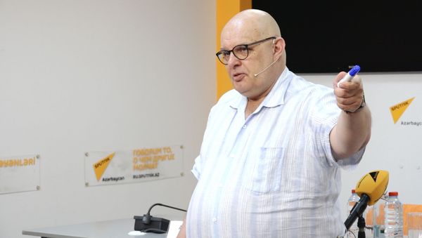 Российский медиаэксперт: с азербайджанскими журналистами чувствую себя уютно - Sputnik Азербайджан