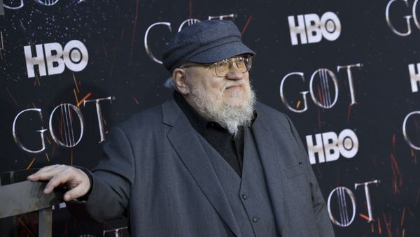Автор и со-исполнительный продюсер Джордж Мартин присутствуют на премьере финального сезона Игра престолов в Radio City Music Hall в Нью-Йорке - Sputnik Азербайджан
