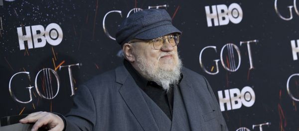 Автор и со-исполнительный продюсер Джордж Мартин присутствуют на премьере финального сезона Игра престолов в Radio City Music Hall в Нью-Йорке - Sputnik Азербайджан