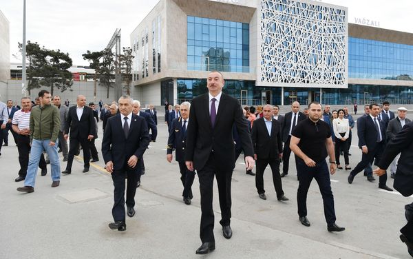 Президент Ильхам Алиев принял участие в открытии комплекса Сабунчинского железнодорожного вокзала - Sputnik Азербайджан