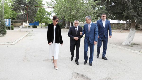 Первый вице-президент Мехрибан Алиева побывала в бакинском поселке Кюрдаханы - Sputnik Азербайджан