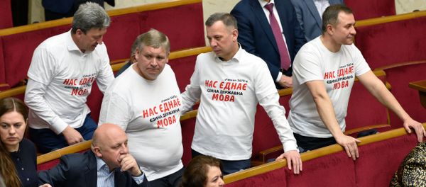 Парламент Украины принял закон Об обеспечении функционирования украинского языка как государственного - Sputnik Азербайджан