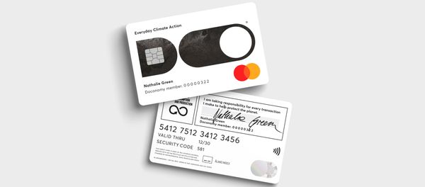 Банковская карта Mastercard DO Black Credit Card, оценивающая экологичность покупок Банковская карта Mastercard DO Black Credit Card, оценивающая экологичность покупок - Sputnik Азербайджан