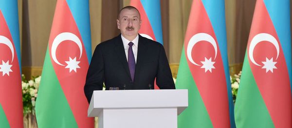 Президент Ильхам Алиев принял участие в официальном приеме, организованном по случаю 28 Мая – Дня Республики - Sputnik Азербайджан