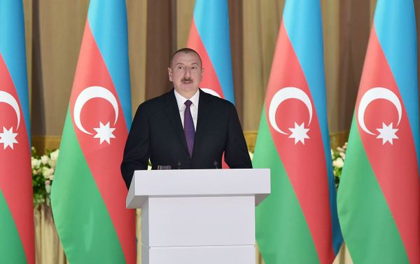 Президент Ильхам Алиев принял участие в официальном приеме, организованном по случаю 28 Мая – Дня Республики - Sputnik Азербайджан
