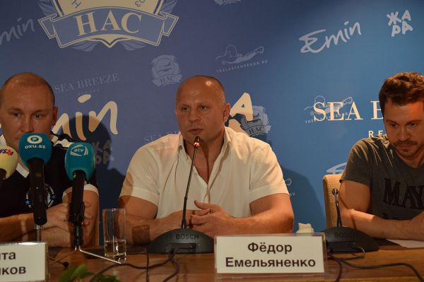 Эмин Агаларов вместе с земляками откроет реабилитационный центр в Баку - Sputnik Азербайджан