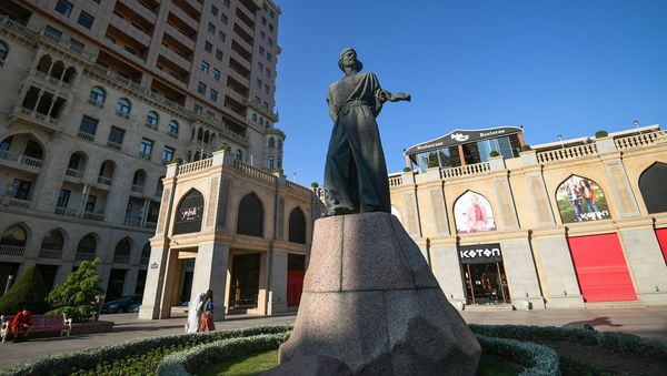 Памятник Имадеддина Насими в Баку - Sputnik Азербайджан