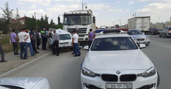 Грузовики устраивают террор на дорогах: в жутком ДТП в Шамахы погибли братья - Sputnik Азербайджан