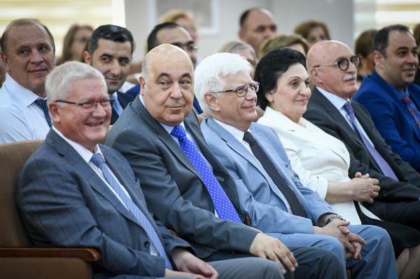 Сотни азербайджанских детей стали победителями олимпиады по русскому языку - Sputnik Азербайджан
