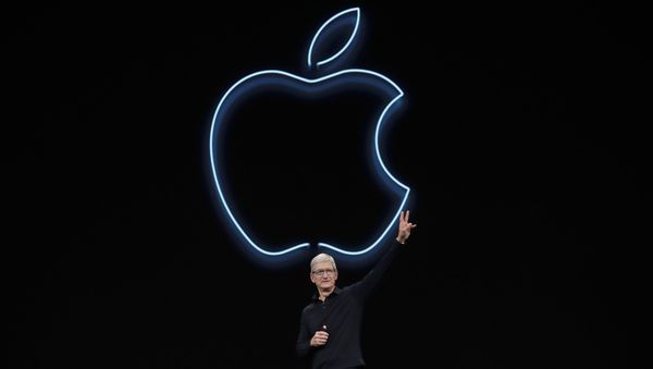 Президент Apple Тим Кук на конференции Worldwide Developers Conference 2019 - Sputnik Азербайджан