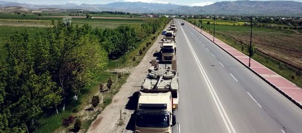 В Нахчыване стартовали совместные азербайджано-турецкие тактические учения «Нерушимое братство - 2019» с боевой стрельбой - Sputnik Азербайджан