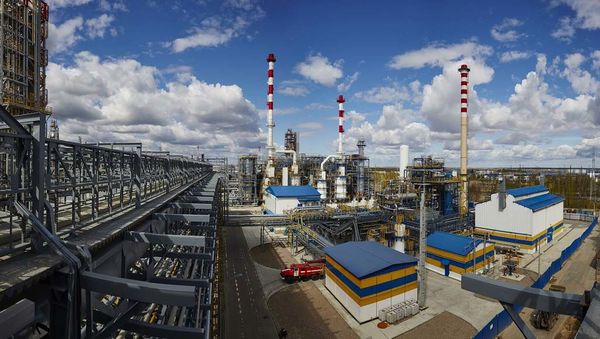 Антипинский нефтеперерабатывающий завод Антипинский нефтеперерабатывающий завод - Sputnik Азербайджан