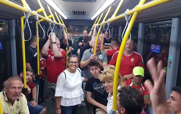 БТА предоставило автобусы для перевозки болельщиков матча Азербайджан-Венгрия - Sputnik Азербайджан