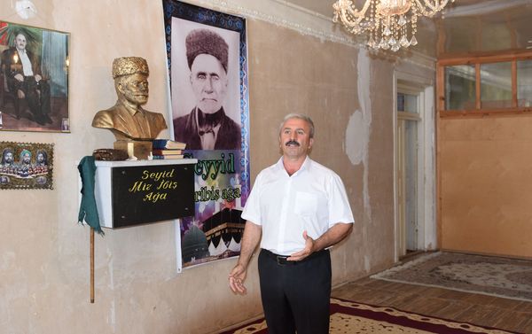 Мирисмаил Мамедов говорит что, это святилище существуют уже на протяжении 100 лет и люди всегда с верой посещали это место - Sputnik Азербайджан