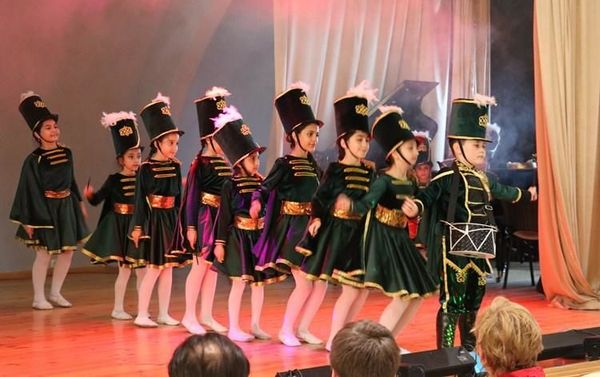 В Центральной школе искусств имени Гара Гараева в Баку прошла встреча педагогов и музыкантов из России, Венгрии и известного азербайджанского скрипача Анара Юсифова - Sputnik Азербайджан
