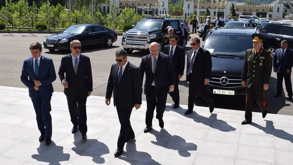 Qəbələdə Azərbaycan,Türkiyə və Gürcüstan müdafiə nazirlərinin üç tərəfli görüşünə start verilib - Sputnik Азербайджан