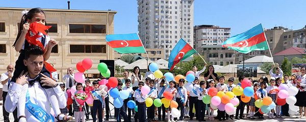Bakı məktəblərindən birində son zəng - Sputnik Азербайджан