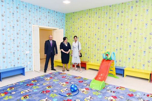 Первый вице-президент Азербайджана посетила приют, школу искусств и ясли - Sputnik Азербайджан