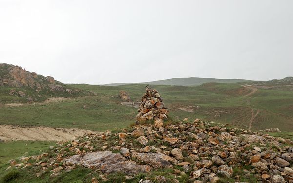 Высокогорное село Грыз у подножия горы Агрыдаг - Sputnik Азербайджан