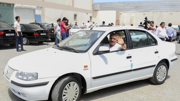 Qarabağ müharibəsi əlillərinə Xəzər markalı minik avtomobili hədiyyə olunub - Sputnik Азербайджан