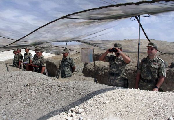 Азербайджанские военнослужащие провели химическую разведку - видео - Sputnik Азербайджан