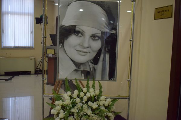 День рождения без виновницы торжества: в Баку вспоминали Амалию Панахову - Sputnik Азербайджан