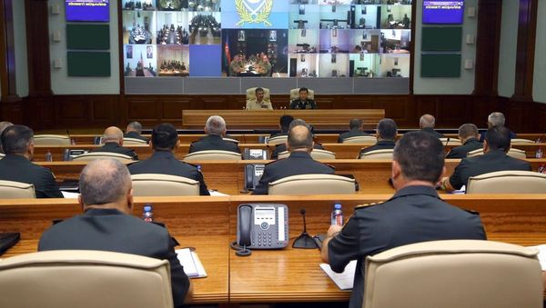 На Центральном командном пункте под руководством Министра обороны генерал-полковника Закира Гасанова состоялось служебное совещание - Sputnik Азербайджан