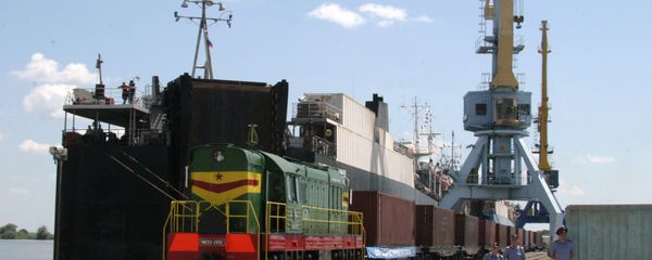 Конечный пункт на российской территории международного транспортного коридора Север-Юг - порт Оля Астраханской области - Sputnik Азербайджан