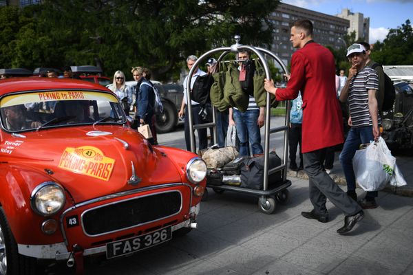 Автомобиль Morris Minor (1959 г.), участвующий в международном ралли на старинных автомобилях Пекин - Париж 2019 - Sputnik Азербайджан