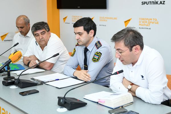 Пресс-конференция на тему Проблема безопасности на дорогах и меры по просвещению граждан о правилах дорожного движения - Sputnik Азербайджан