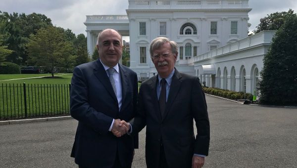 Министр иностранных дел Азербайджанской Республики Эльмар Мамедъяров и помощник президента Соединенных Штатов Америки по вопросам национальной безопасности Джон Болтон - Sputnik Азербайджан